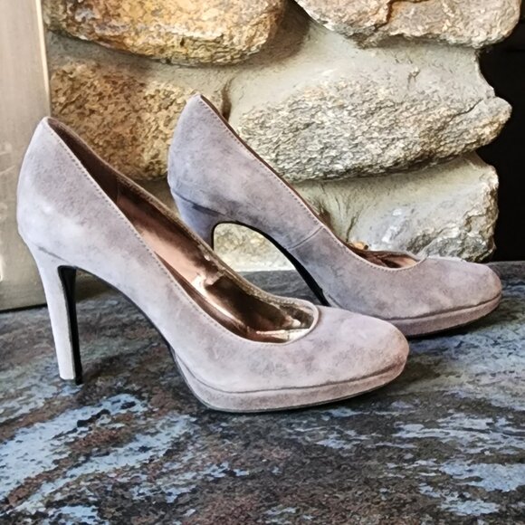 Calvin Klein Onyx Platinum Suede Platform Heels Size 7.5 - Picture 10 of 16